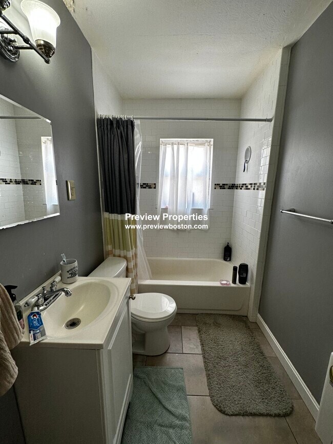 10 Beechcroft St, Unit 4 in Boston, MA - Building Photo - Building Photo