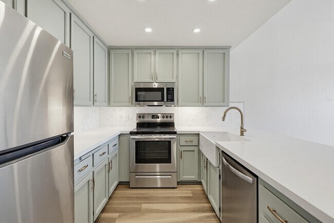 270 Dahlia Ave in Imperial Beach, CA - Building Photo - Building Photo