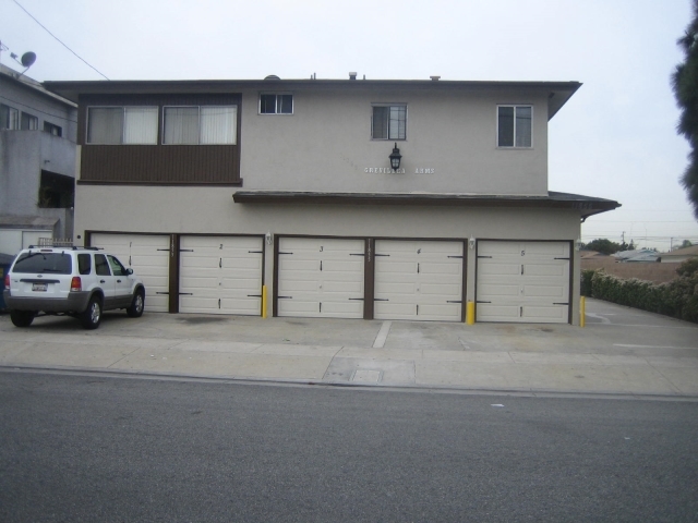 11855 Grevillea Ave in Hawthorne, CA - Building Photo