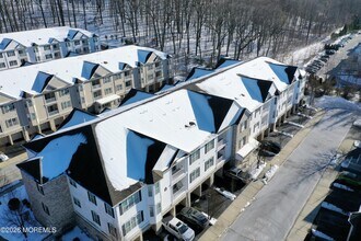 112 Regency Ct in Morganville, NJ - Building Photo - Building Photo