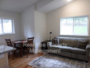 209 Granite St in Ashland, OR - Building Photo - Building Photo