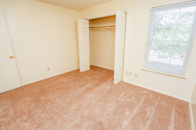 Southgate Manor Apartments in Elizabeth City, NC - Building Photo - Interior Photo