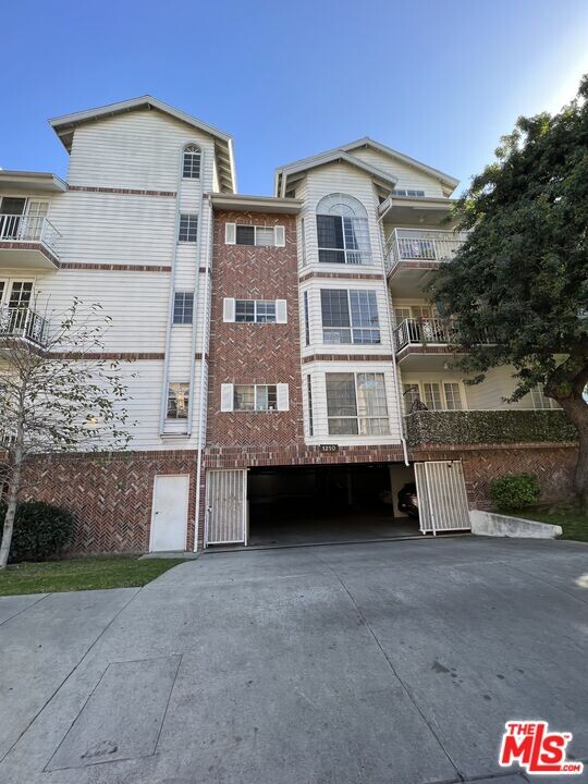 1210 S Shenandoah St in Los Angeles, CA - Building Photo