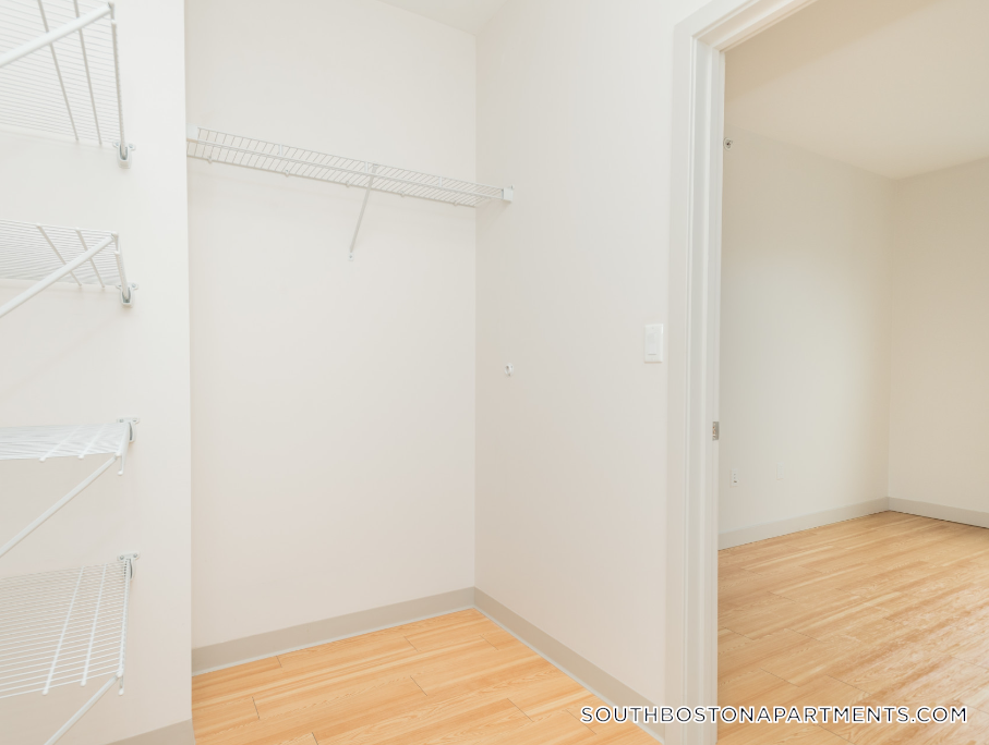 320 D St in Boston, MA - Building Photo