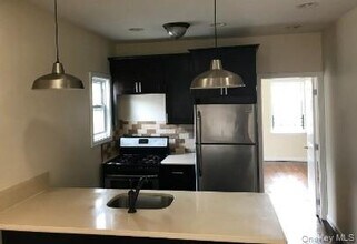 168-28 106th Ave in Queens, NY - Building Photo - Building Photo