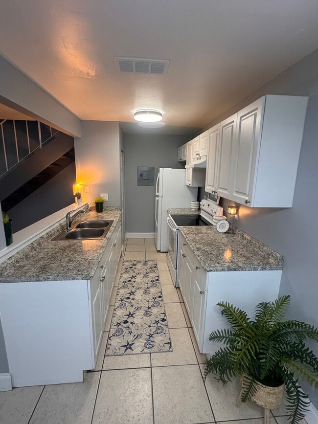 property at 824 E Tiffany Dr