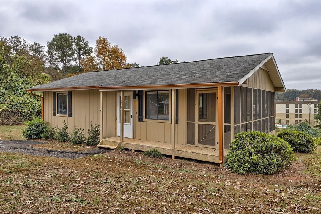 138 Cochran Rd in Clemson, SC - Building Photo