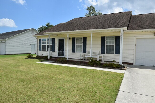 4824 Weybridge Ln in Wilmington, NC - Building Photo - Building Photo