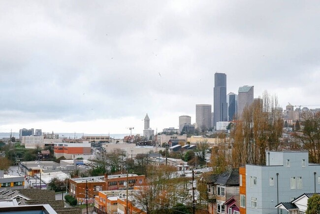 705 18th Ave S in Seattle, WA - Building Photo - Building Photo