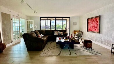 7582 Regency Lake Dr in Boca Raton, FL - Building Photo - Building Photo