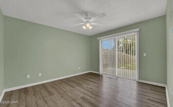 9030 Houston St in Panama City Beach, FL - Foto de edificio - Building Photo