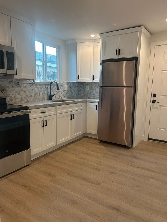 1309 E Mission Ave in Escondido, CA - Building Photo - Building Photo
