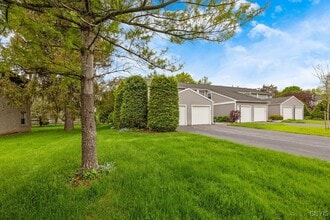 4632 Emblem Cir in Manlius, NY - Building Photo - Building Photo