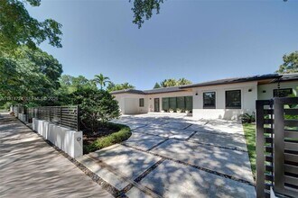 1117 Alfonso Ave in Coral Gables, FL - Foto de edificio - Building Photo