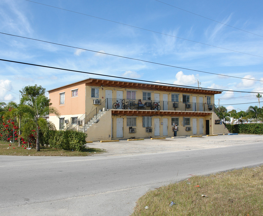 Sunshine Apartments in Homestead, FL - Building Photo