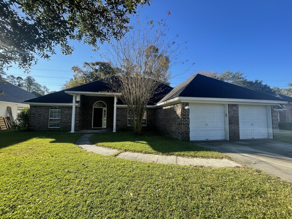 105 Laurens Ln in Savannah, GA - Building Photo