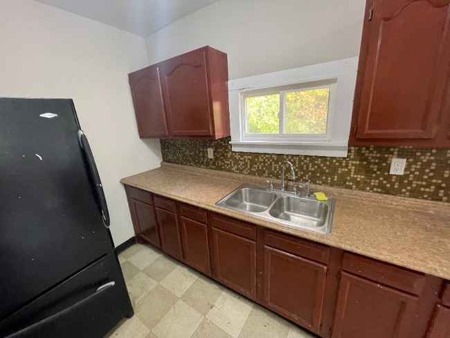 6553 Newman Ave in Cleveland, OH - Foto de edificio - Building Photo