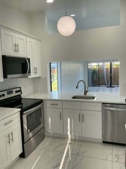10212 Boca Bnd E in Boca Raton, FL - Building Photo - Building Photo