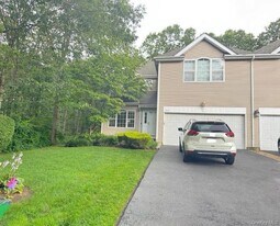 103 Sunflower Ridge Rd in Centereach, NY - Building Photo