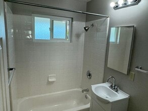2050 Latham St, Unit 23 in Mountain View, CA - Building Photo - Building Photo