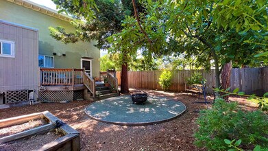 6501 Raymond St, Unit B in Oakland, CA - Building Photo - Building Photo