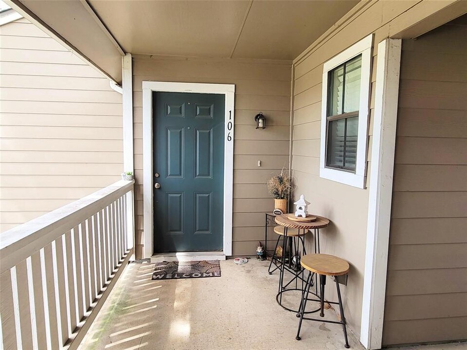 14911 Wunderlich Dr in Houston, TX - Building Photo