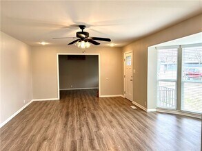 301 Crestview Dr in Bentonville, AR - Building Photo - Building Photo