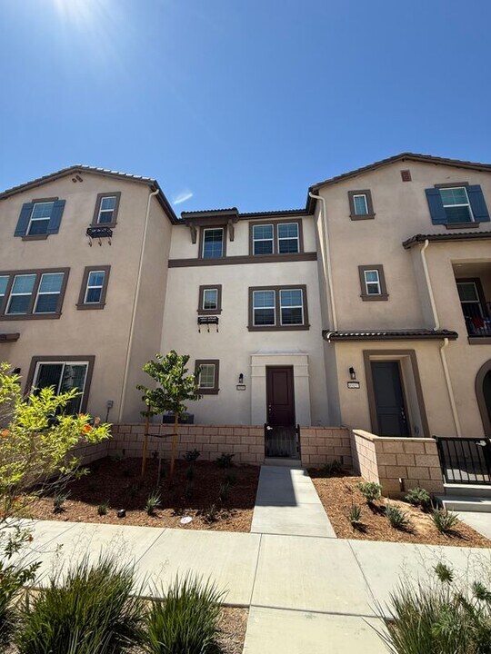 40451 Melrose Dr in Temecula, CA - Building Photo