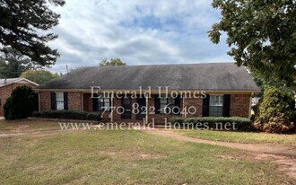 556-558 Whitehall Ln in Lawrenceville, GA - Building Photo