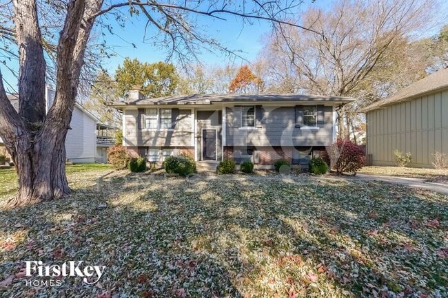 property at 1018 NE Trailwood Dr