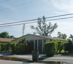 322-324 NW 61st Ter in Hollywood, FL - Building Photo - Building Photo