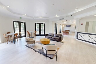 Pinnacle at MacArthur Place in Santa Ana, CA - Foto de edificio - Building Photo