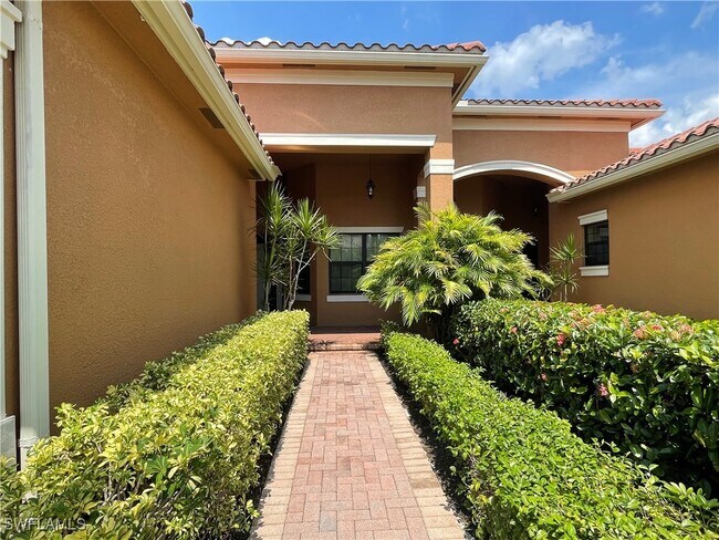 13548 Coronado Dr in Naples, FL - Foto de edificio - Building Photo