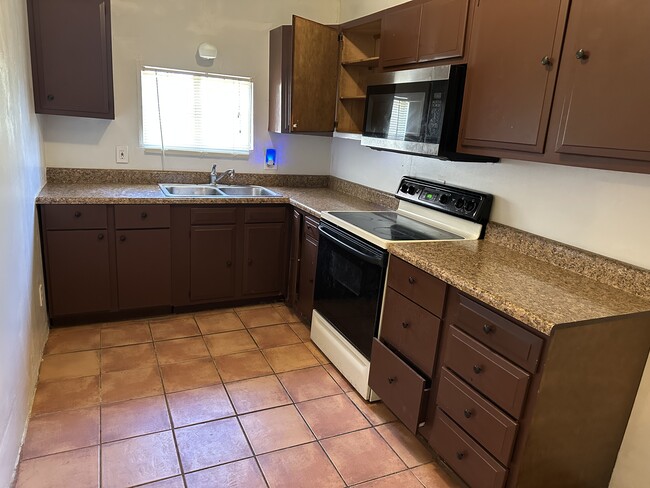 651 N Goodman St, Unit apartment 2