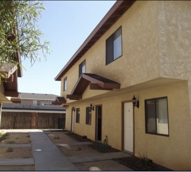 8318 Dogbane Ave in California City, CA - Building Photo - Building Photo