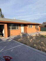 6235 Dias Ave in Sacramento, CA - Building Photo