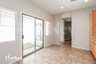 4680 E Laurel Ave in Gilbert, AZ - Foto de edificio - Building Photo