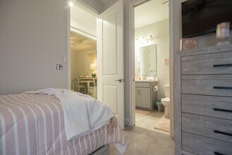 4749 Tortona Ct in Bradenton, FL - Foto de edificio - Building Photo