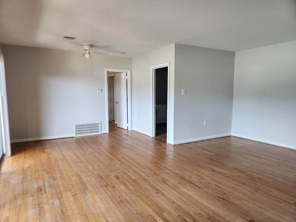 2905 W Mercury Blvd in Hampton, VA - Building Photo