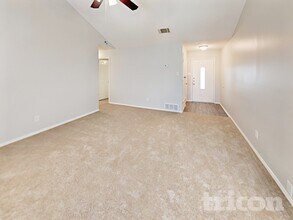 521 Clover Dr in Saginaw, TX - Foto de edificio - Building Photo