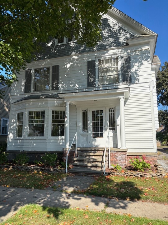 19 Harrison Ave, Unit 1 in Glens Falls, NY - Foto de edificio
