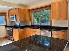 63 Pierrepont Rd in Newton, MA - Building Photo - Building Photo