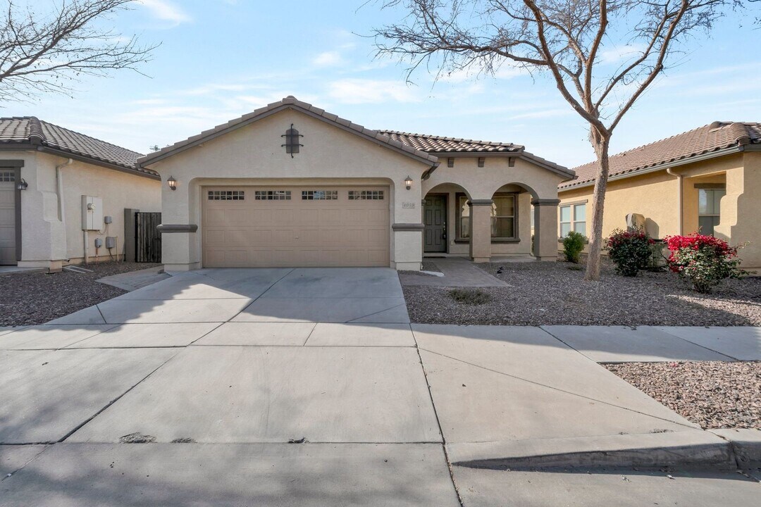 4059 E Cathy Dr in Gilbert, AZ - Building Photo