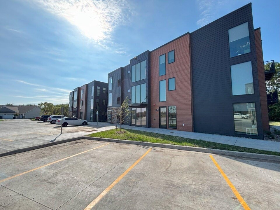 Sioux Village in Brookings, SD - Foto de edificio