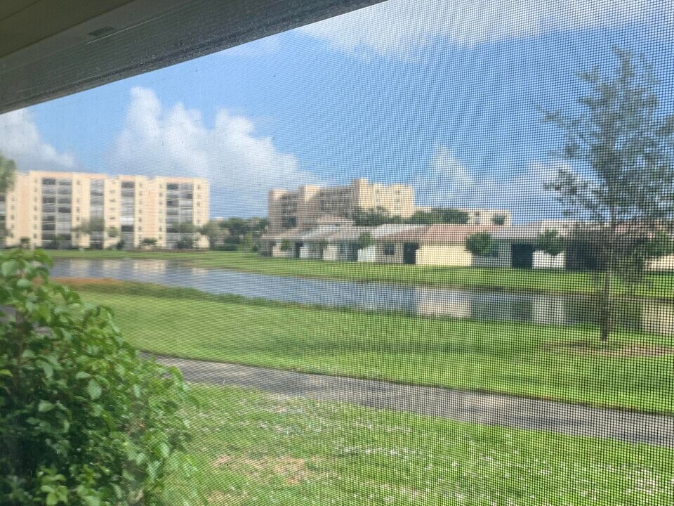 7260 Kinghurst Dr-Unit -#105 in Delray Beach, FL - Building Photo