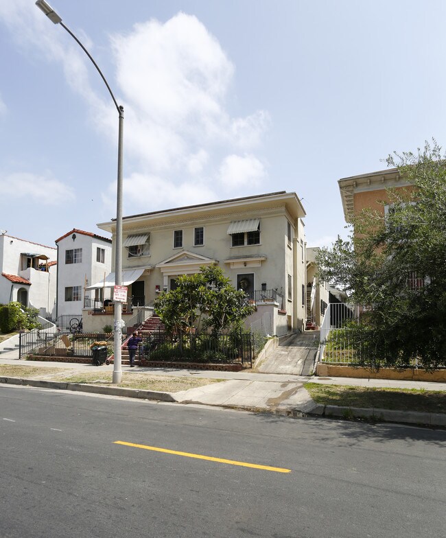 826 S Normandie Ave in Los Angeles, CA - Foto de edificio - Building Photo