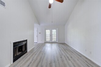 2121 El Paseo St in Houston, TX - Building Photo - Building Photo
