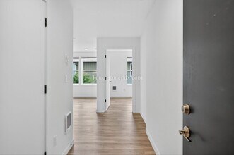 5635 NE Glisan St in Portland, OR - Foto de edificio - Building Photo