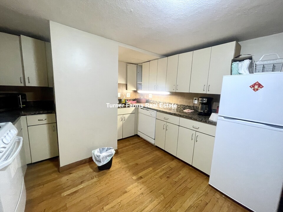 1116 Commonwealth Ave, Unit 714 in Boston, MA - Building Photo