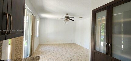 872 Golden Cane Dr in Weston, FL - Building Photo - Building Photo